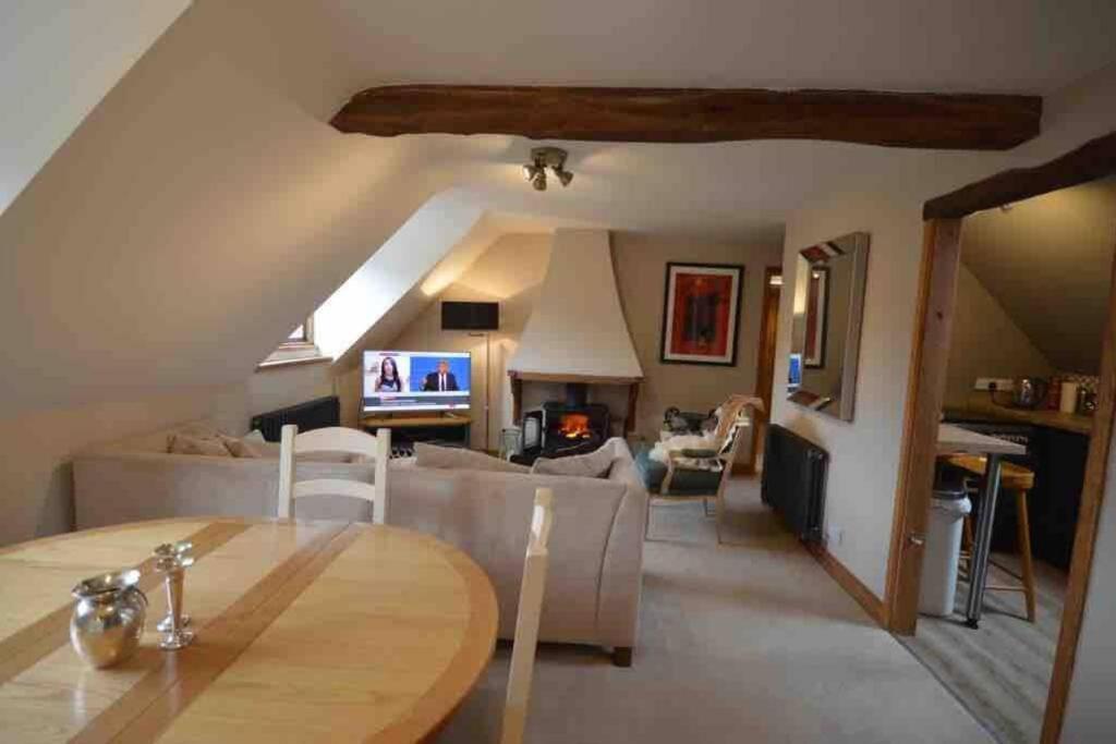Apartamento The Old Manor Coach House Cirencester Exterior foto