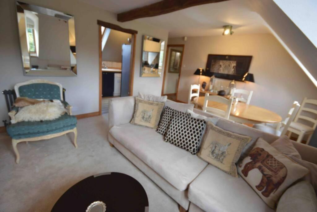 Apartamento The Old Manor Coach House Cirencester Exterior foto