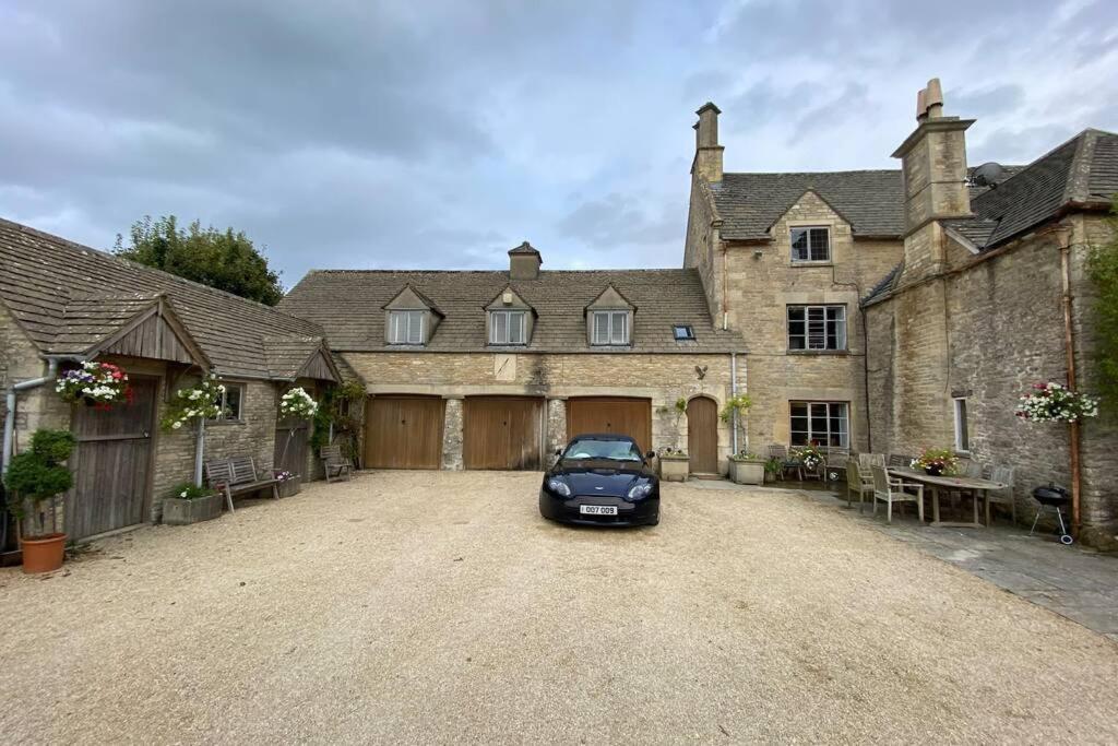 Apartamento The Old Manor Coach House Cirencester Exterior foto